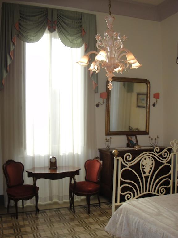 Antica Dimora Villa Della Lupa Лече Стая снимка